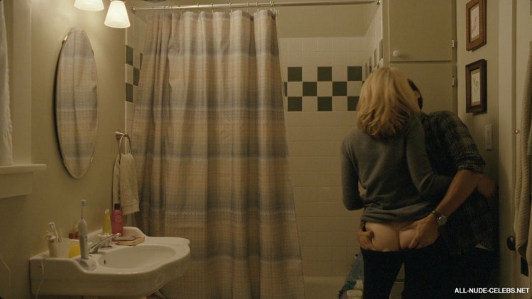 Elizabeth Banks Naked in films