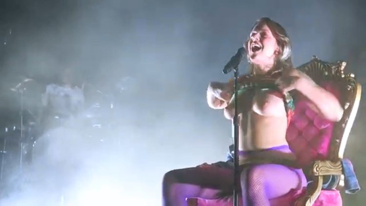 TOVE STYRKE Naked
