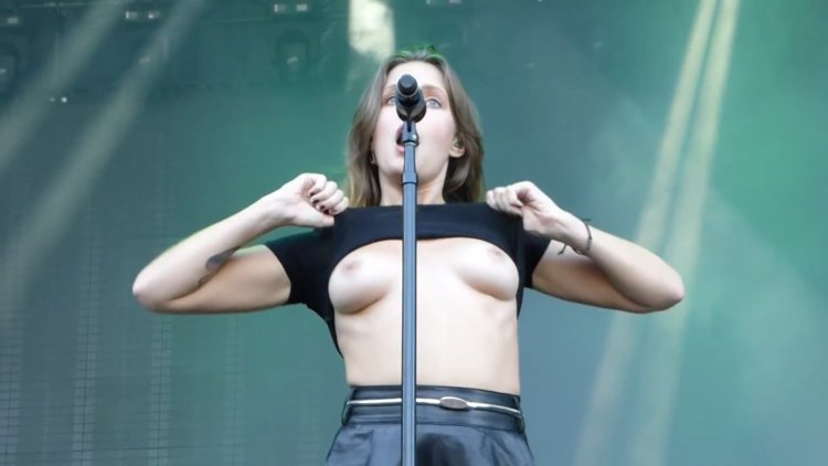 Tuva Lu Topless