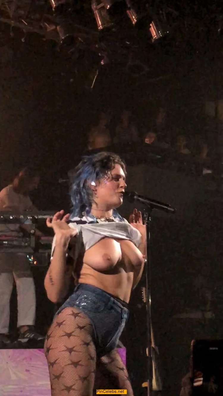 Singer Tove LO Toples