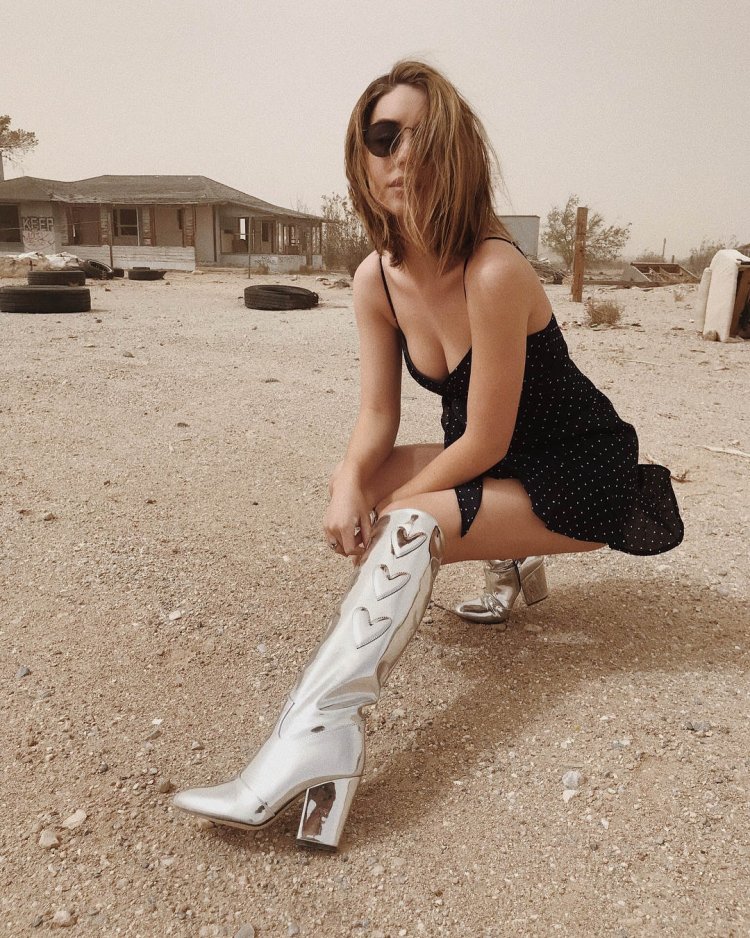 Naked Adelaide Kane in Teen Wolf Ancensored