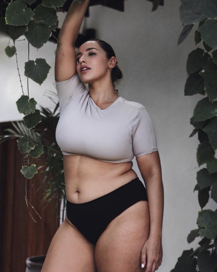 Jada Sezer Decolte