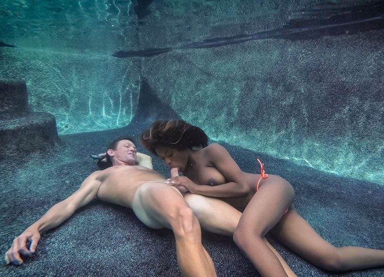 Beautiful boobs under water