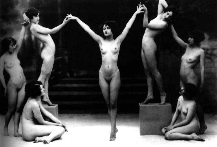Circus artist without panties
