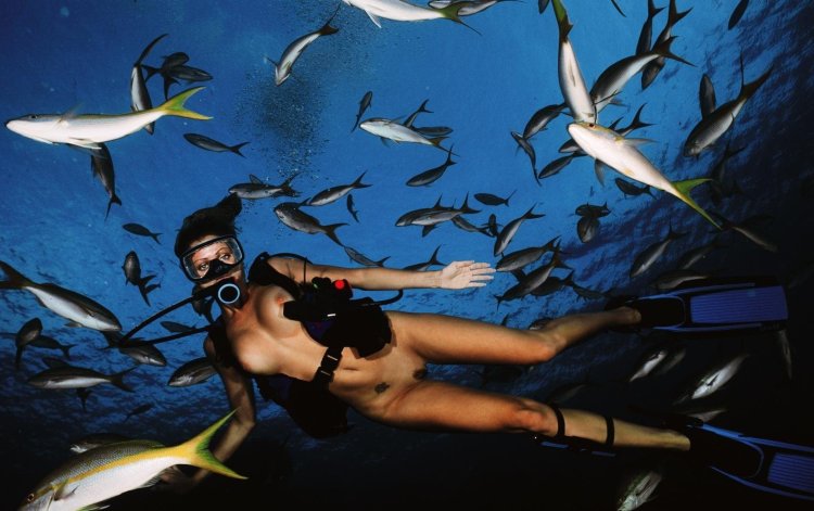 Submarine swimming naked