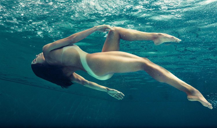 Girls naked in flippers