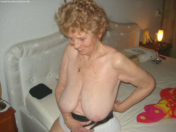 Old naked women aged
