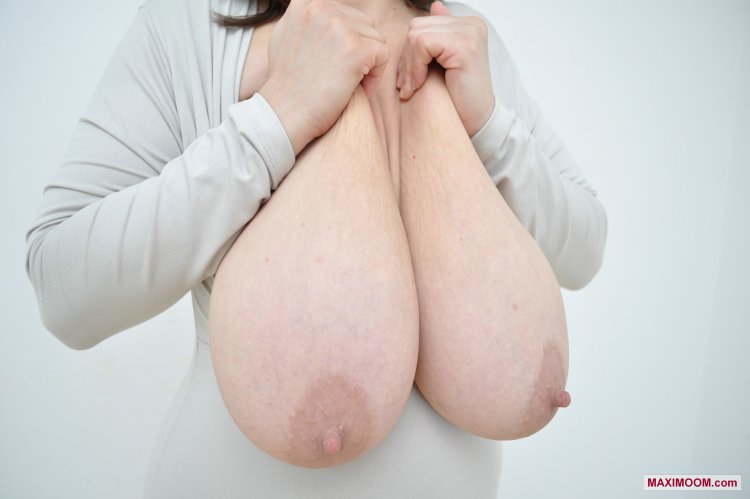 Huge natural tits macromastia