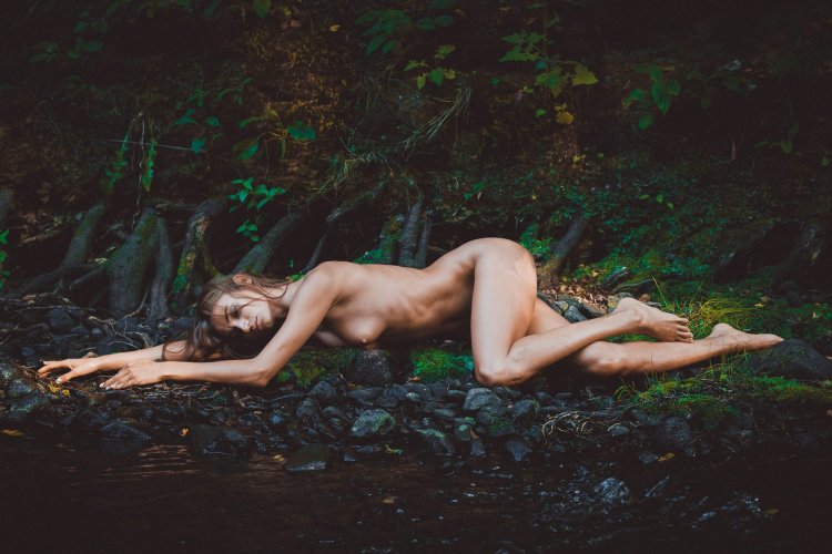 Russian stars nude at the water