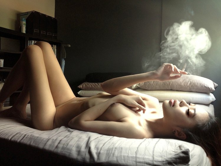 The girl smokes erotically