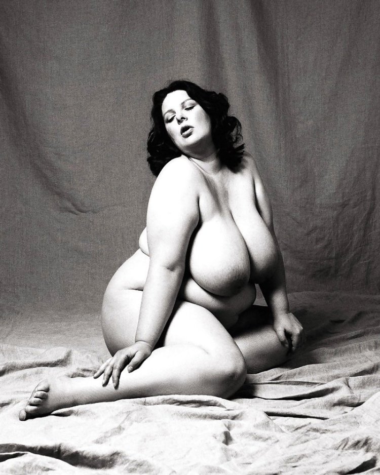 Retro lush naked women