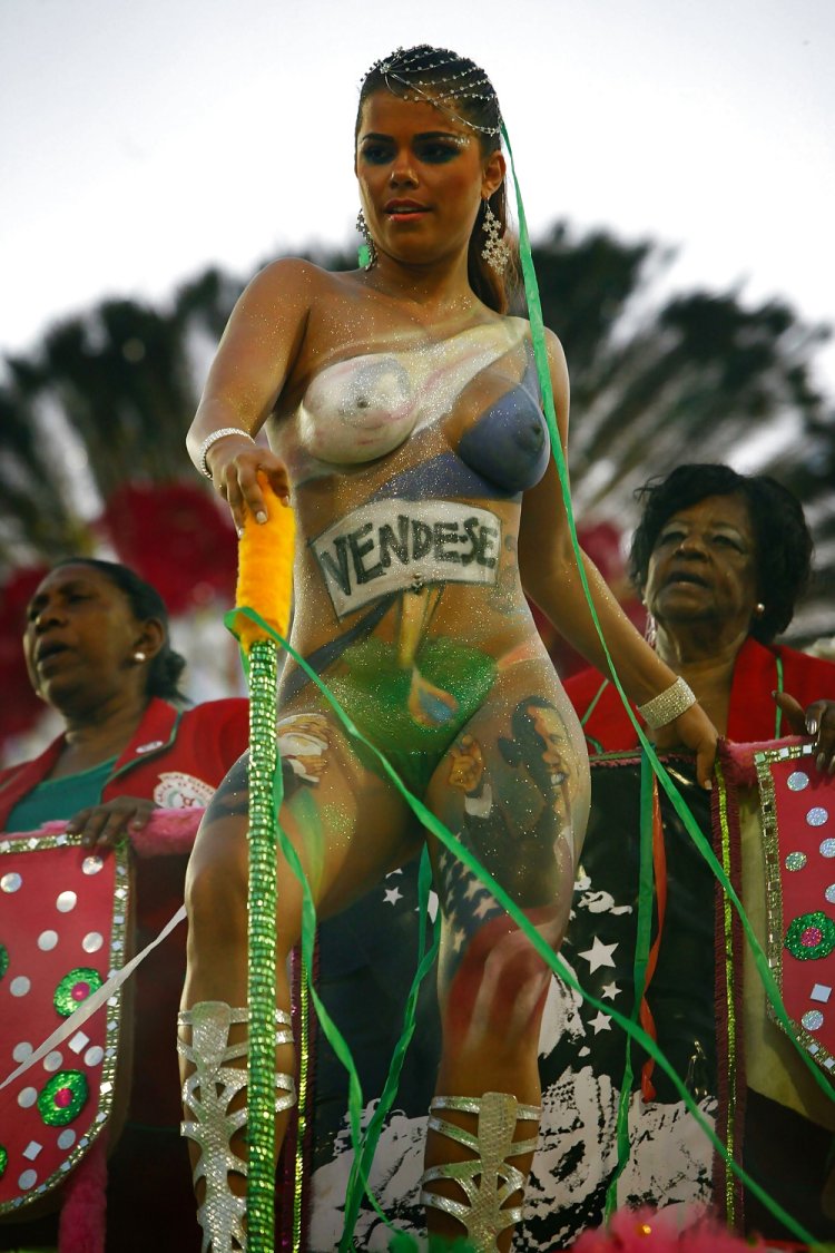 NAKED Vivian Castro. Carnival