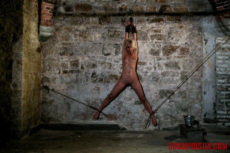Naked women torture in prison
