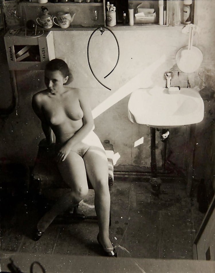 Naked women in a communal apartment