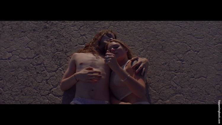 Singer tove lo naked breasts
