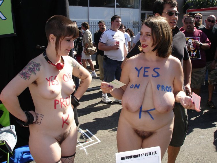 Women with naked tits