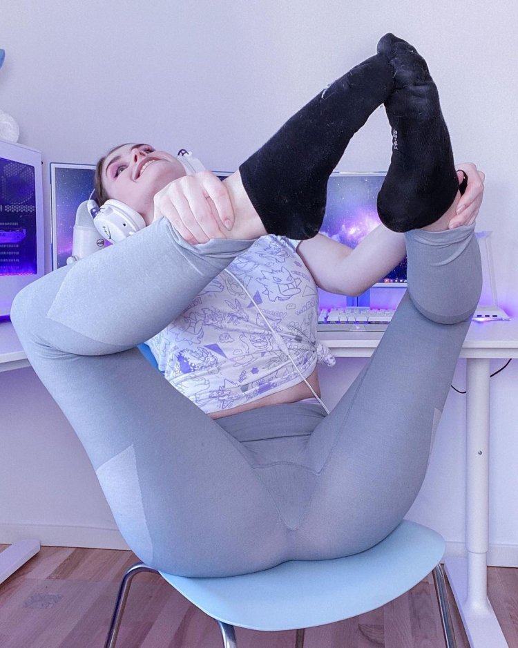 Adeline Frost Naked in contact