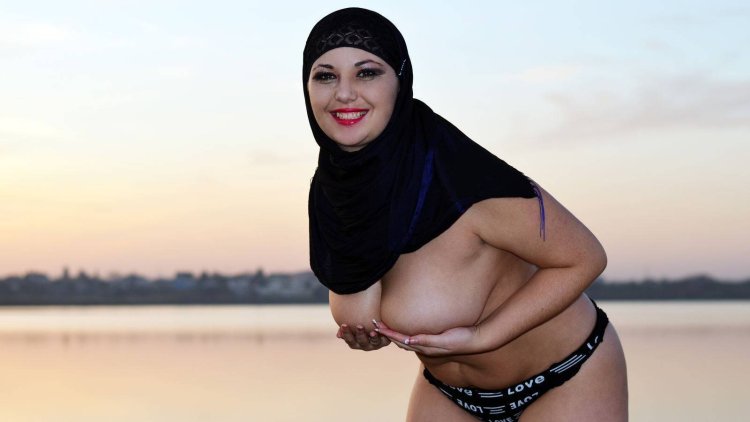 Naked Muslim women