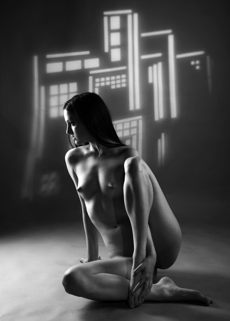 Unusual naked women