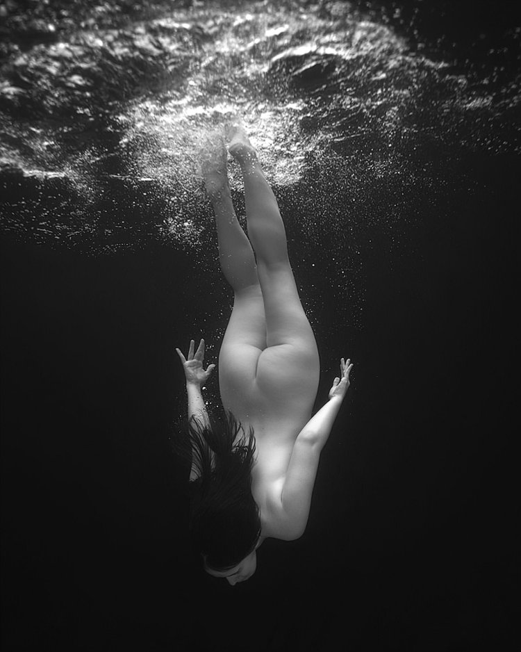 Submarine swimming a woman nude