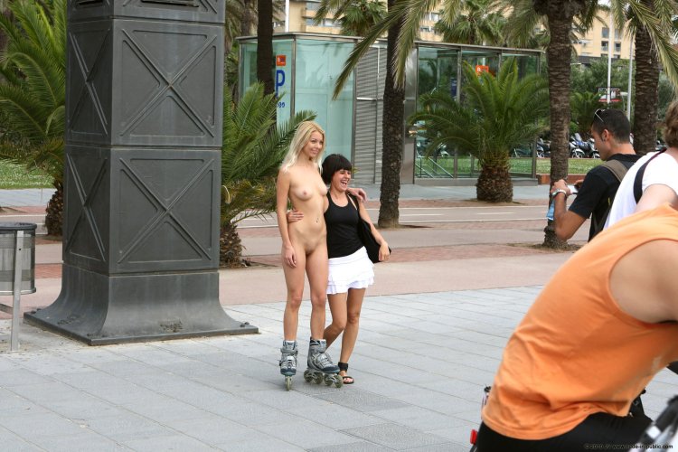 Girls without a bottom in public