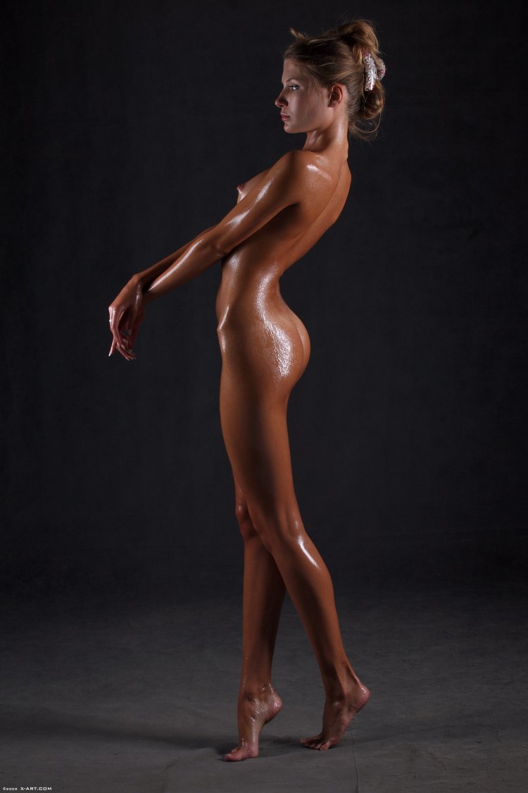 Beautiful girls nude in oil