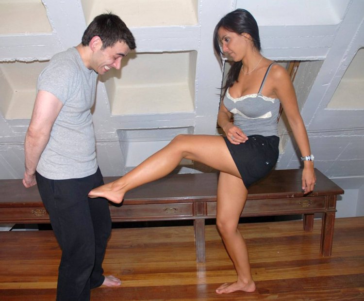 Ballbasting from girls