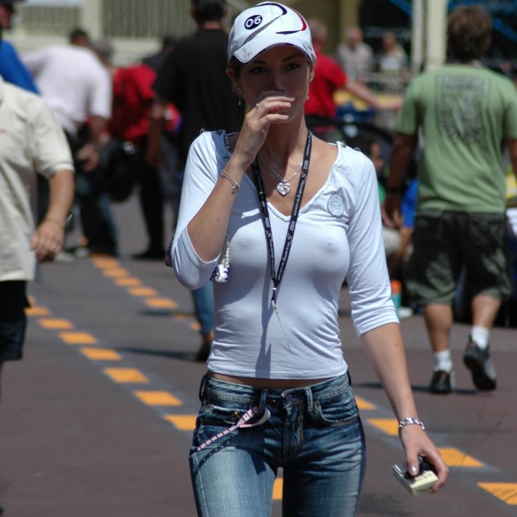 In which countries do girls do not wear a bra