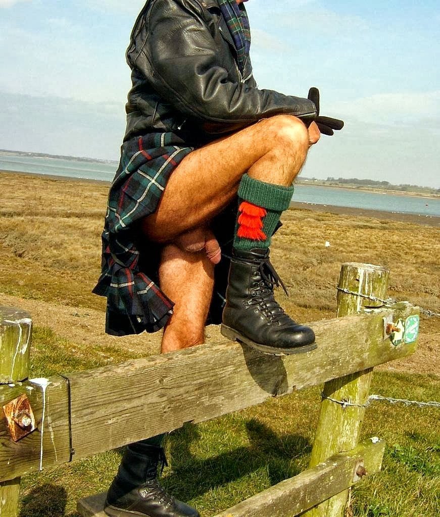 Men in kilts without panties